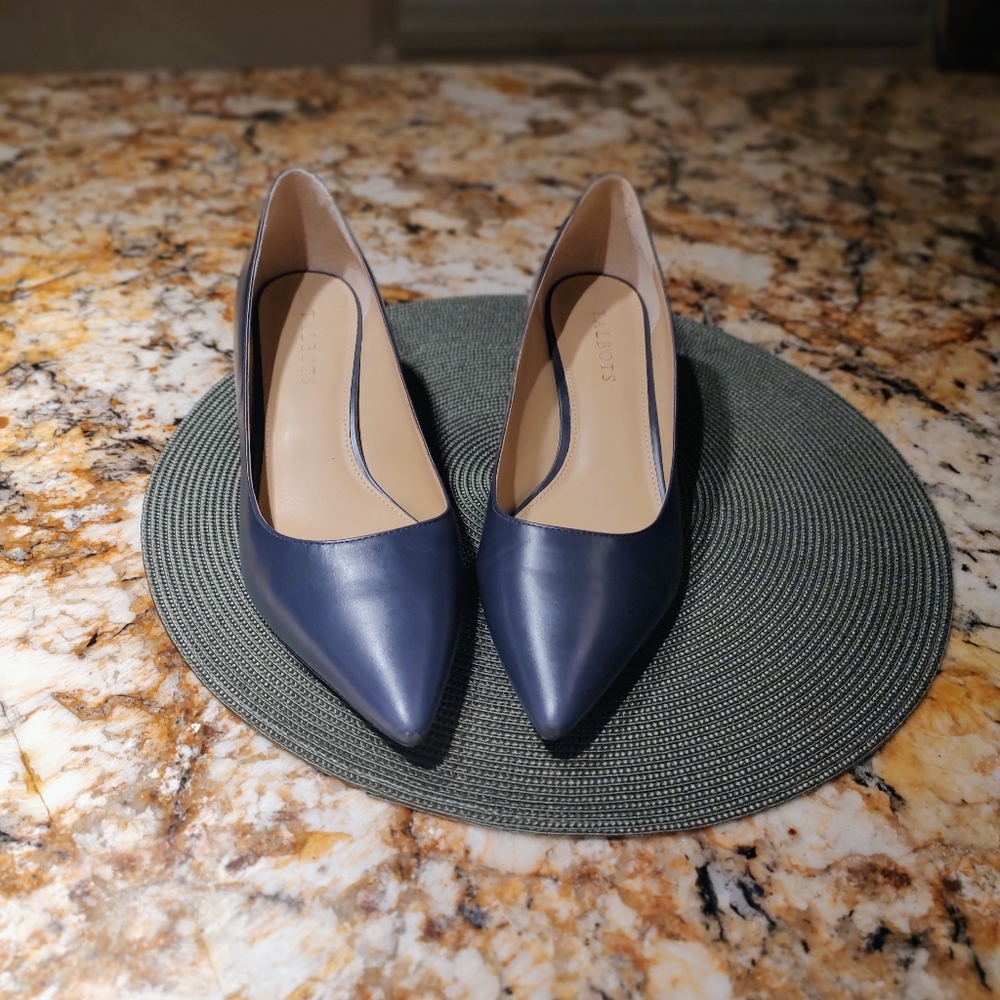 Talbots Classic Dark Blue Heels. Women's Size 9 - Picture 8 of 16